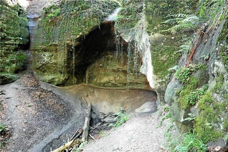 Der neue „Geo-Erlebnispfad“ führt auch an der Kesselgrotte vorbei.  Archivbild: M. Rohrmann