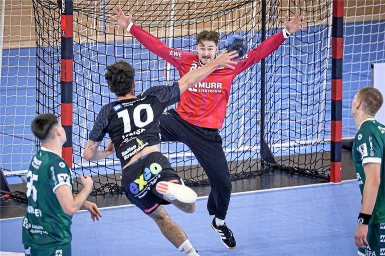 Der neue HCOB-Torwart Dennis Wipf glänzt im Heimspiel gegen Erlangen-Bruck mit einer Vielzahl von Paraden. Foto: Alexander Becher