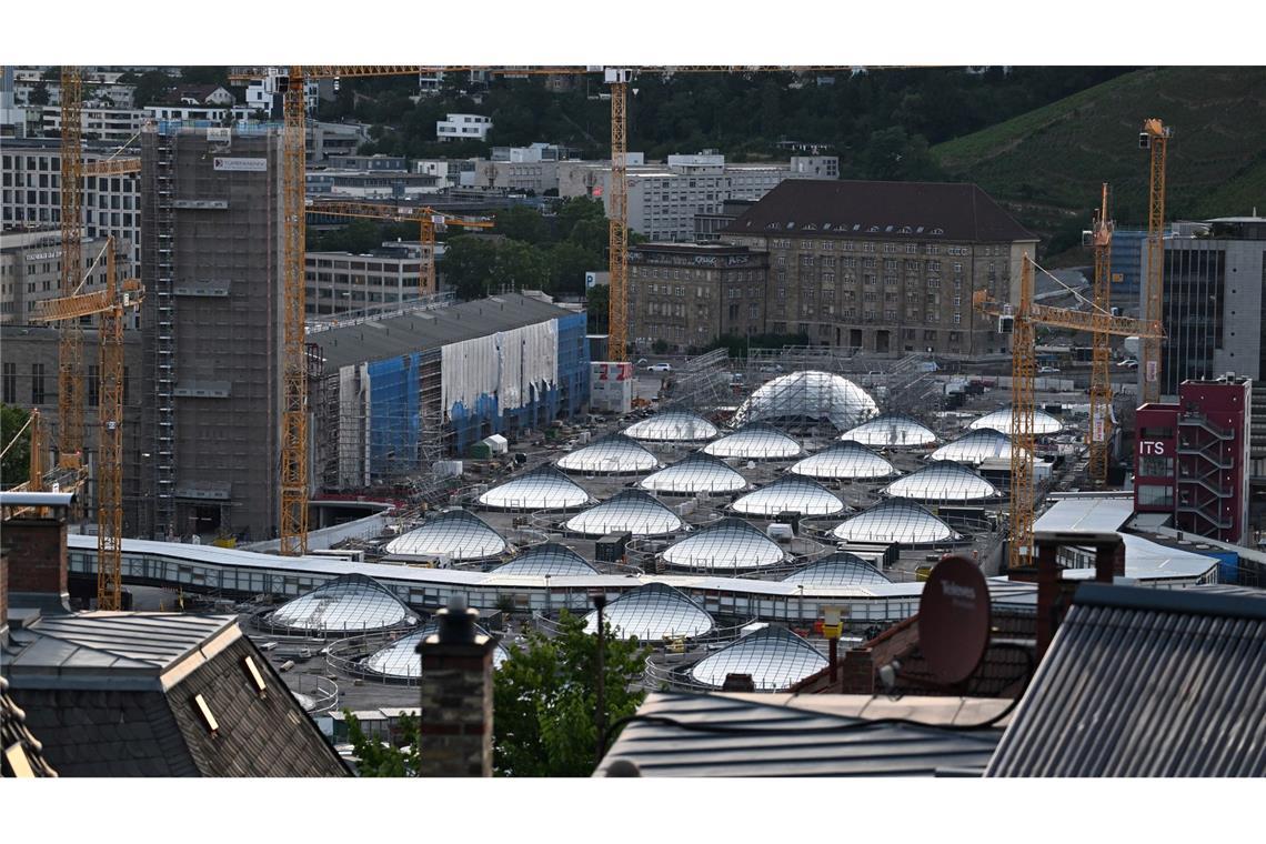 Gericht: Bahn muss Mehrkosten von Stuttgart 21 allein tragen Der neue Tiefbahnhof in der Stuttgarter Innenstadt soll vermutlich Ende 2026 teilweise in Betrieb gehen. (Archivbild)