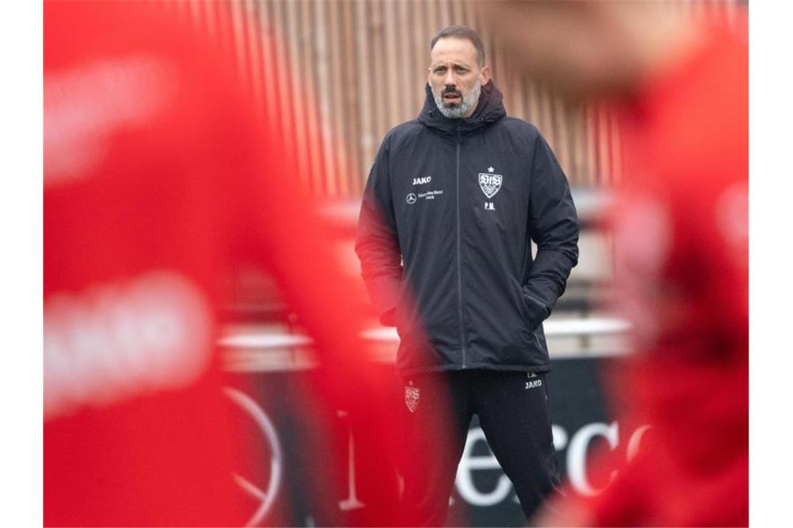 Mathematiker Matarazzo soll den VfB in 1. Liga führen Der neue Trainer des VfB Stuttgart bei seinem ersten Training mit dem Team: Pellegrino Matarazzo. Foto: Sebastian Gollnow/dpa
