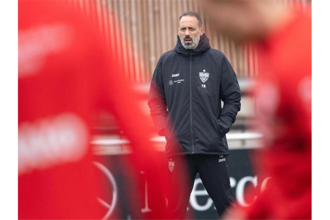 Der neue Trainer des VfB Stuttgart bei seinem ersten Training mit dem Team: Pellegrino Matarazzo. Foto: Sebastian Gollnow/dpa