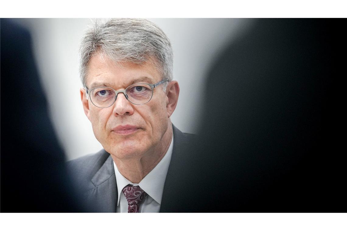 Minister gegen kurzfristige Personalwechsel bei der Bahn Der neue Verkehrsminister ist mit der Leistung der Deutschen Bahn unzufrieden.