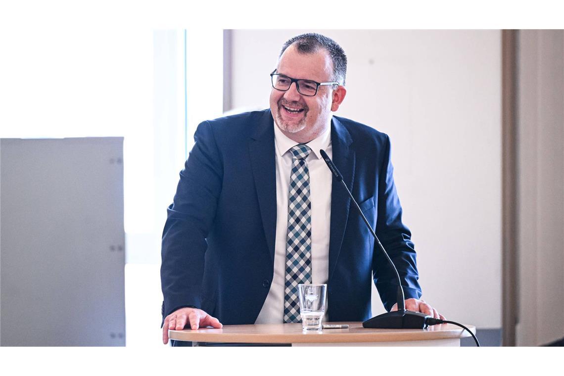 Der neugewählte Landrat Andreas Junt wollte beim Sparen mit gutem Beispiel vorangehen.