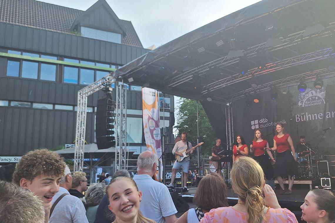Der Newcomer-Contest zieht wieder viele Besucher auf den Obstmarkt.