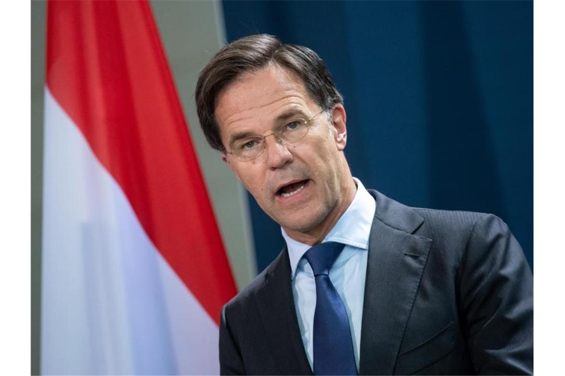 Niederlande gehen in den „Teil-Lockdown“ Der niederländische Premierminister Mark Rutte hat sich in einer Fernsehansprache an die Bevölkerung gewandt. Foto: Bernd von Jutrczenka/dpa Pool/dpa