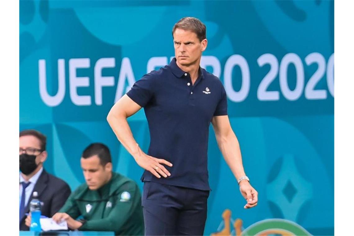 Oranje nach K.o. „sehr enttäuscht“ - Tschechen leben „Traum“ Der niederländische Trainer Frank de Boer übernahm für den überraschenden K.o. die Verantwortung. Foto: Robert Michael/dpa-Zentralbild/dpa