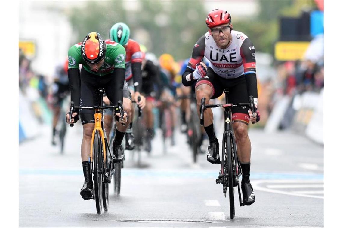 Der Norweger Alexander Kristoff (r) konnte die zweite Etappe der Deutschland Tour gewinnen. Foto: Bernd Thissen/dpa