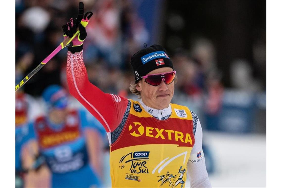 Langläuferin Hennig überzeugt als Sechste bei Tour de Ski Der Norweger Johannes Klaebo holte bei der Tour de Ski seinen zweiten Etappensieg. Foto: Peter Schneider/KEYSTONE/dpa