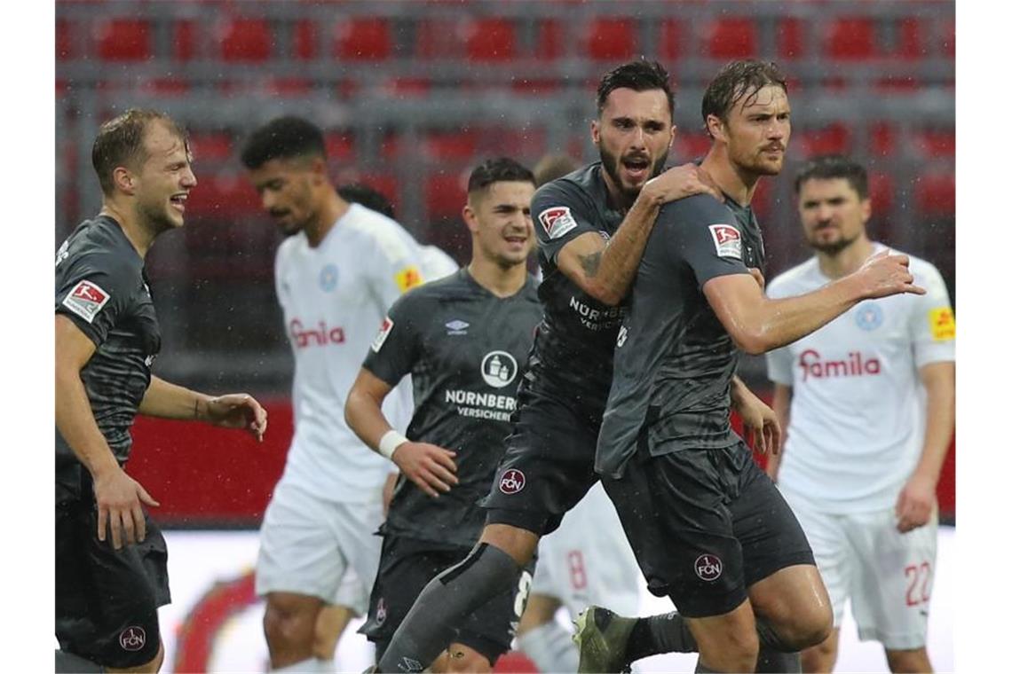 Wieder kein HSV-Sieg - Nürnberg verspielt Sieg