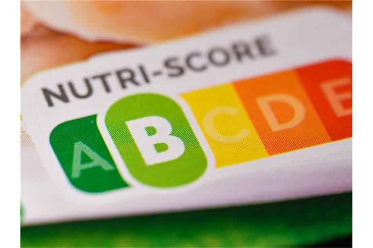 Der „Nutri-Score“ ist eine farbliche Nährwertkennzeichnung auf Lebensmittelprodukten. Foto: Patrick Pleul/zb/dpa