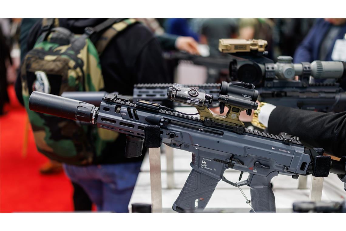 Der Oberndorfer Waffenhersteller Heckler & Koch legt kräftig zu.