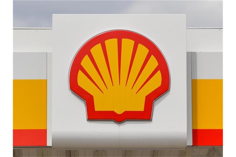 Der Öl- und Erdgaskonzern Shell hat eine historische Schlappe erlitten und muss nach einem Gerichtsurteil seine Kohlendioxid-Emissionen drastisch senken. Foto: Patrick Pleul/dpa-Zentralbild/dpa