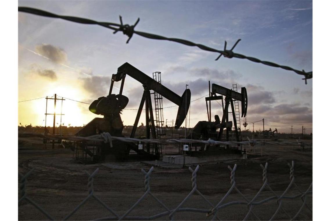 Der Ölpreis ist zuletzt so stark abgestürzt wie seit Jahrzehnten nicht mehr. Foto: Richard Vogel/AP/dpa