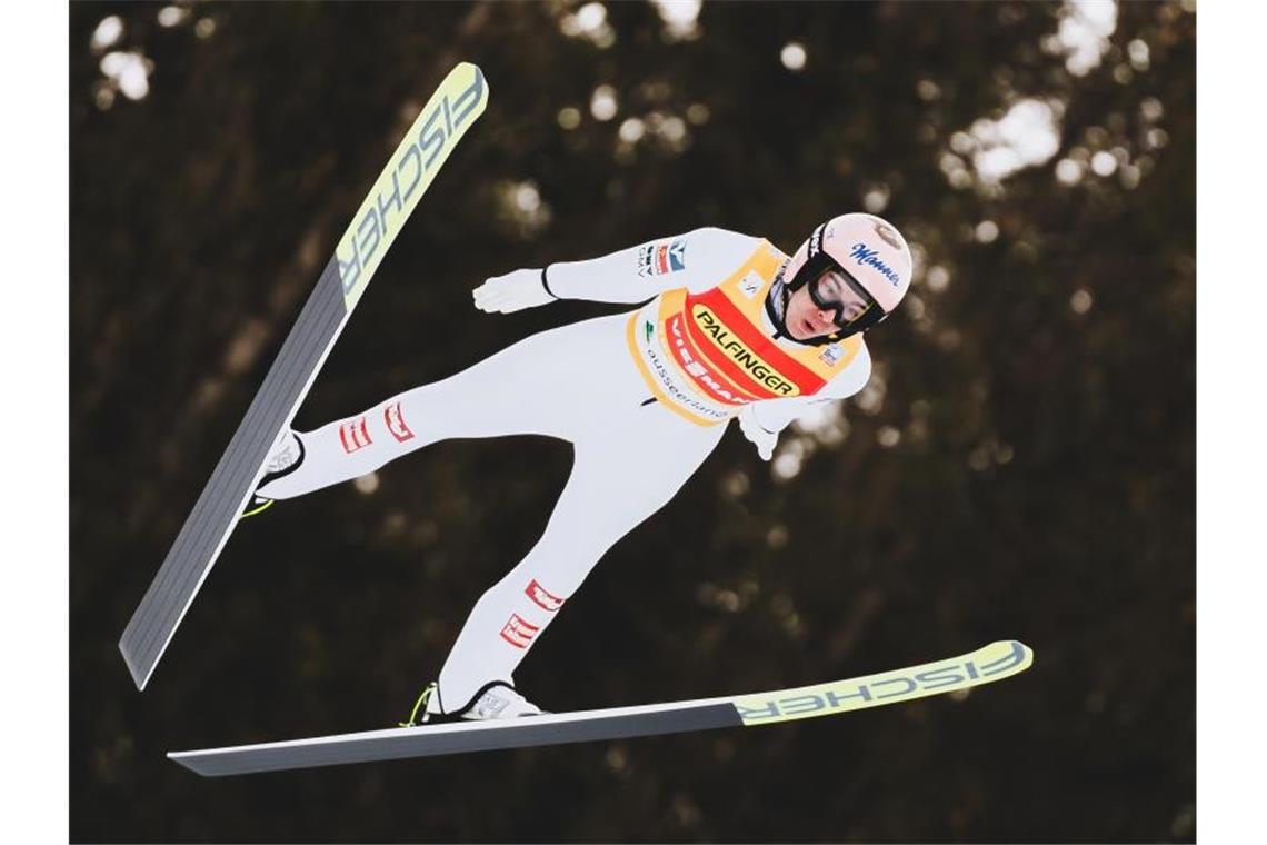 Der Österreicher Stefan Kraft hält mit 253,5 Metern den Weltrekord im Skifliegen. Foto: -/APA/EXPA/JFK/dpa/Archivbild