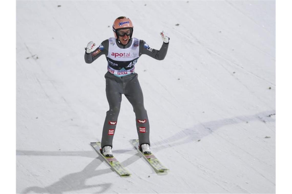 Geiger stark, Eisenbichler im Tief Der Österreicher Stefan Kraft holte sich im russischen Nischni Tagil mit Sprüngen über 140 und 134,5 Meter den Sieg. Foto: Terje Bendiksby/NTB scanpix