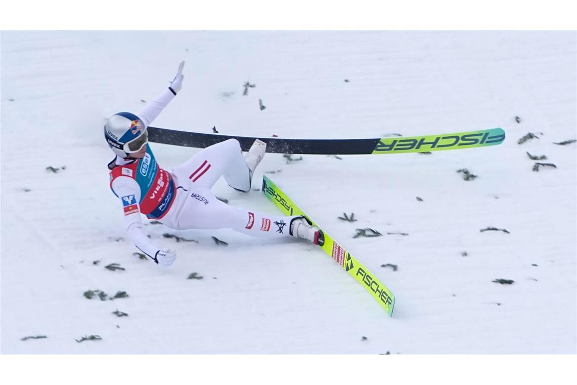 Der Österreicher Stephan Embacher stürzte nach seinem Sprung auf 240 Meter.