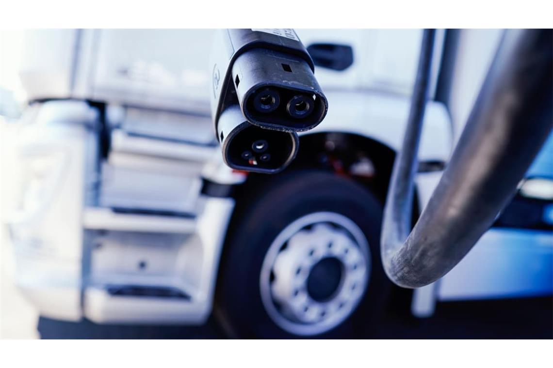 Der Onlinehändler hatte mit der Daimler-Truck-Marke Mercedes-Benz Trucks Anfang 2025 einen Vertrag über mehr als 200 Fahrzeuge des Modells eActros 600 unterzeichnet. (Archivbild)