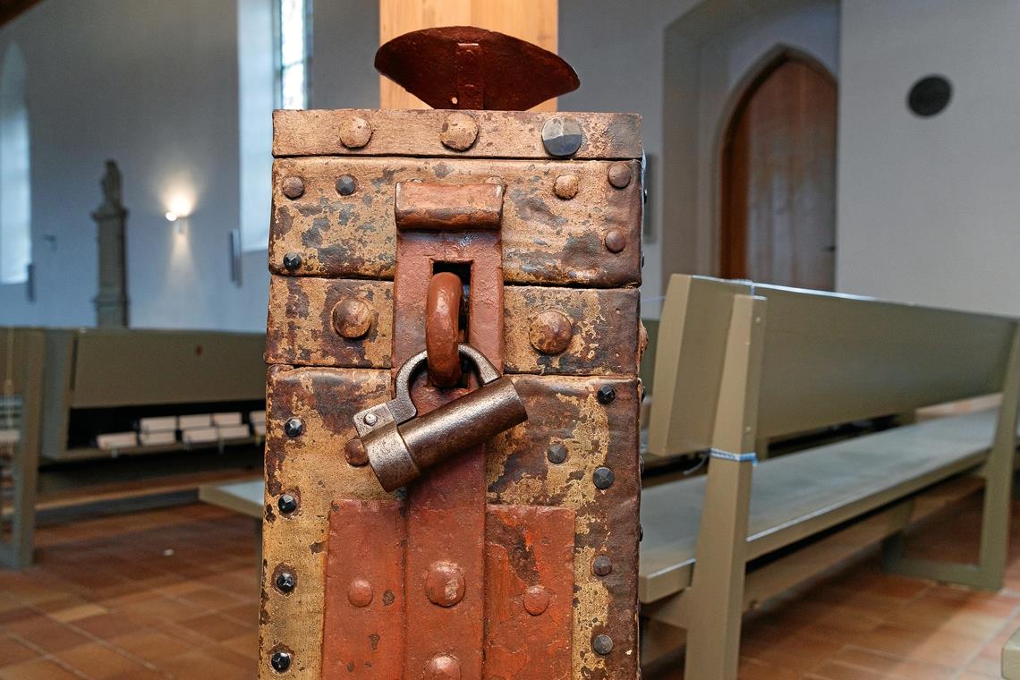 Restaurierter Opferstock kehrt zurück Der Opferstock hat ein neues historisches Schloss erhalten.