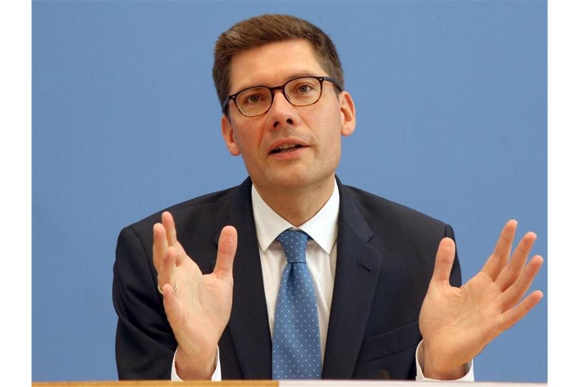 Ost-Beauftragter muss nach Lob für Thüringer Wahl gehen Der Ost-Beauftragte der Bundesregierung, Christian Hirte, tritt wegen eines umstrittenen Tweets zurück. Foto: Wolfgang Kumm/dpa