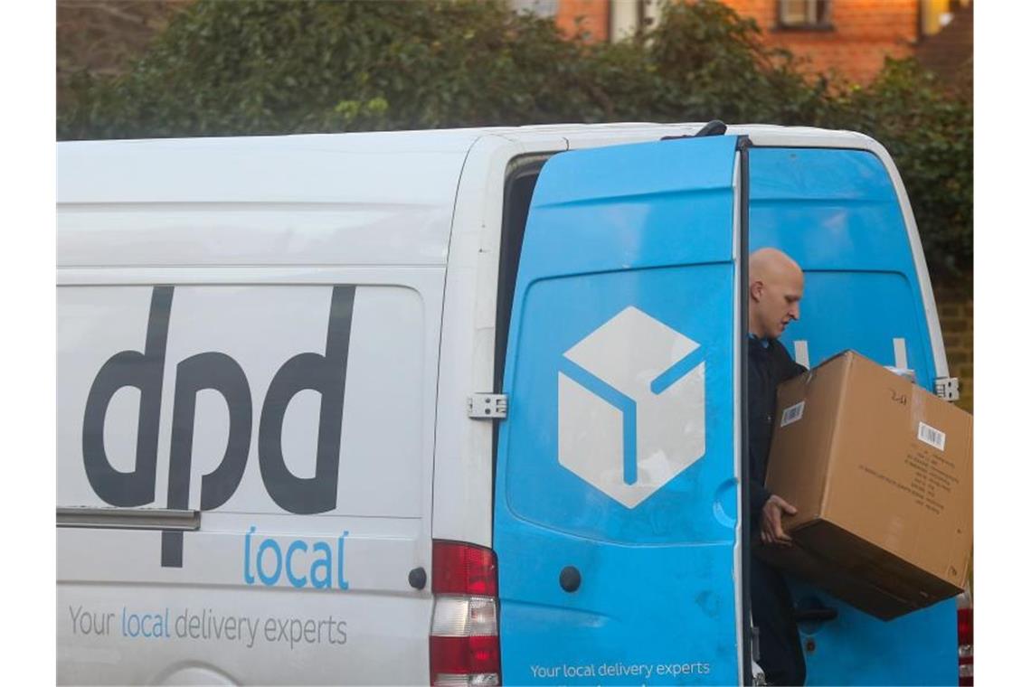 Der Paket-Dienstleister DPD stellt Lieferungen von Großbritannien auf den europäischen Kontinent und nach Irland vorübergehend ein. Foto: Steve Taylor/SOPA Images via ZUMA Wire/dpa