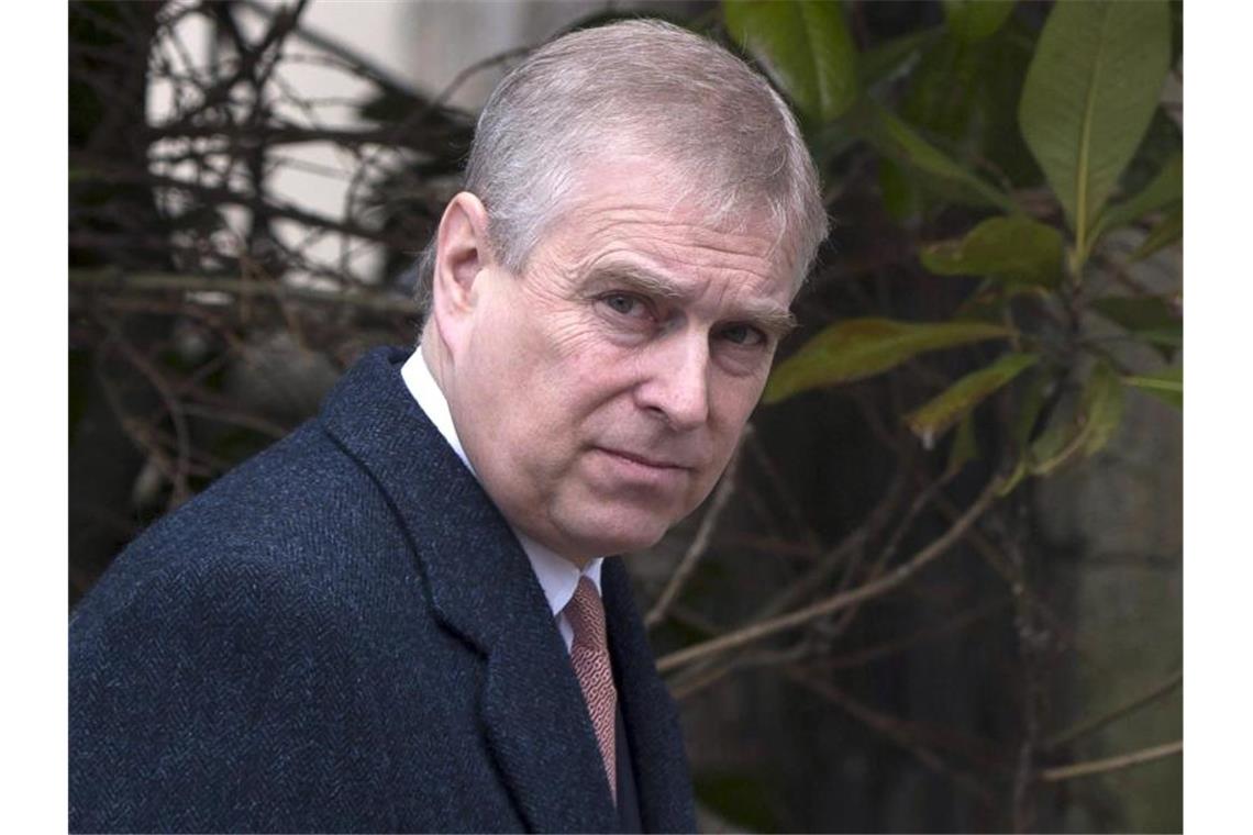 Die Heimat wendet sich gegen Prinz Andrew Der Palast fürchtet, dass der Fall Andrew das royale Festjahr überschattet. Seit mehr als zwei Jahren tritt Prinz Andrew nicht mehr öffentlich auf. Foto: Neil Hall/PA Wire/dpa