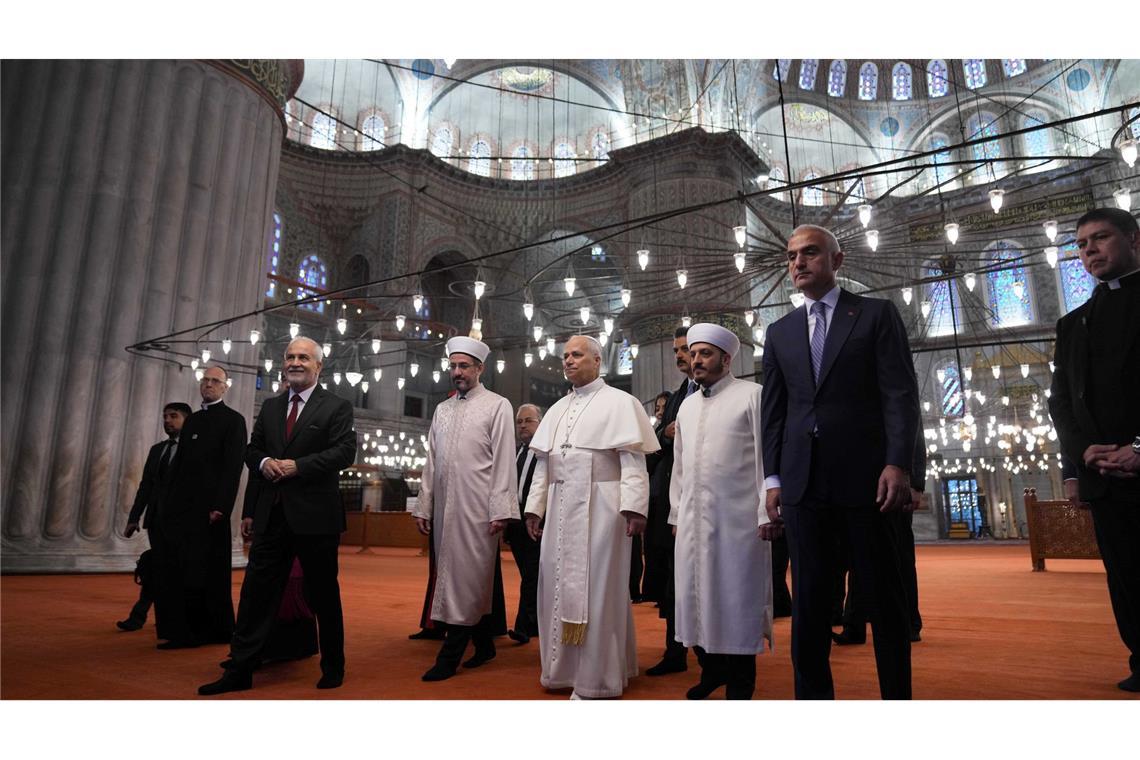 Der Papst besucht die Blaue Moschee in Istanbul - und will damit ein Zeichen für den interreligiösen Dialog setzen.