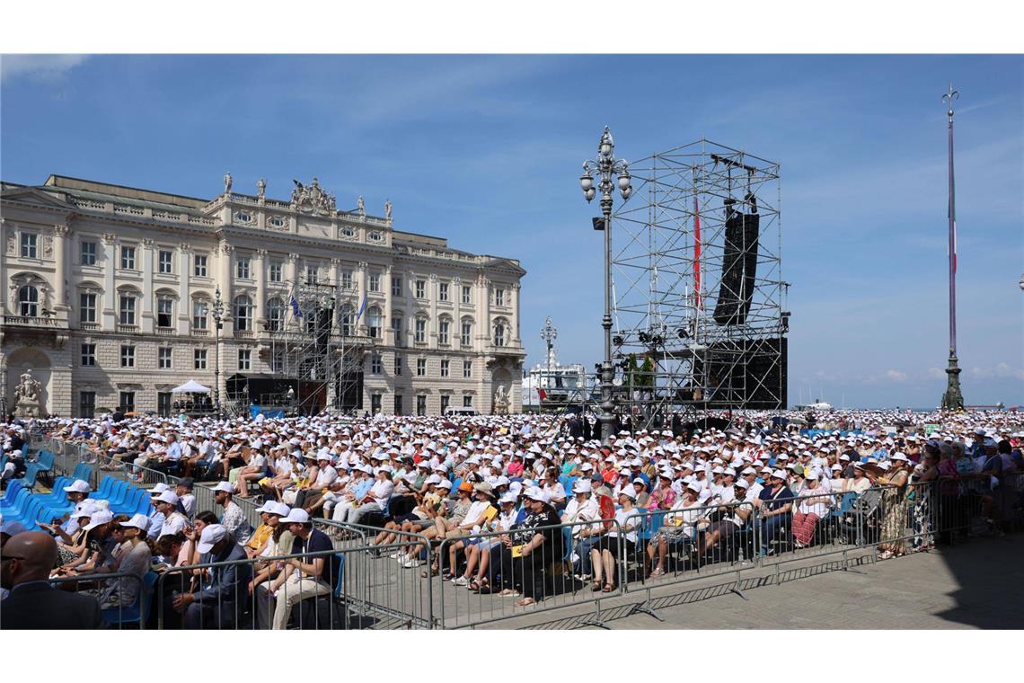Wegen möglichem Anschlagsplan auf Papst Franziskus: Mann verhaftet Der Papst hatte in Triest im Nordosten Italiens einen Gottesdienst unter freiem Himmel gefeiert. (Archivbild)