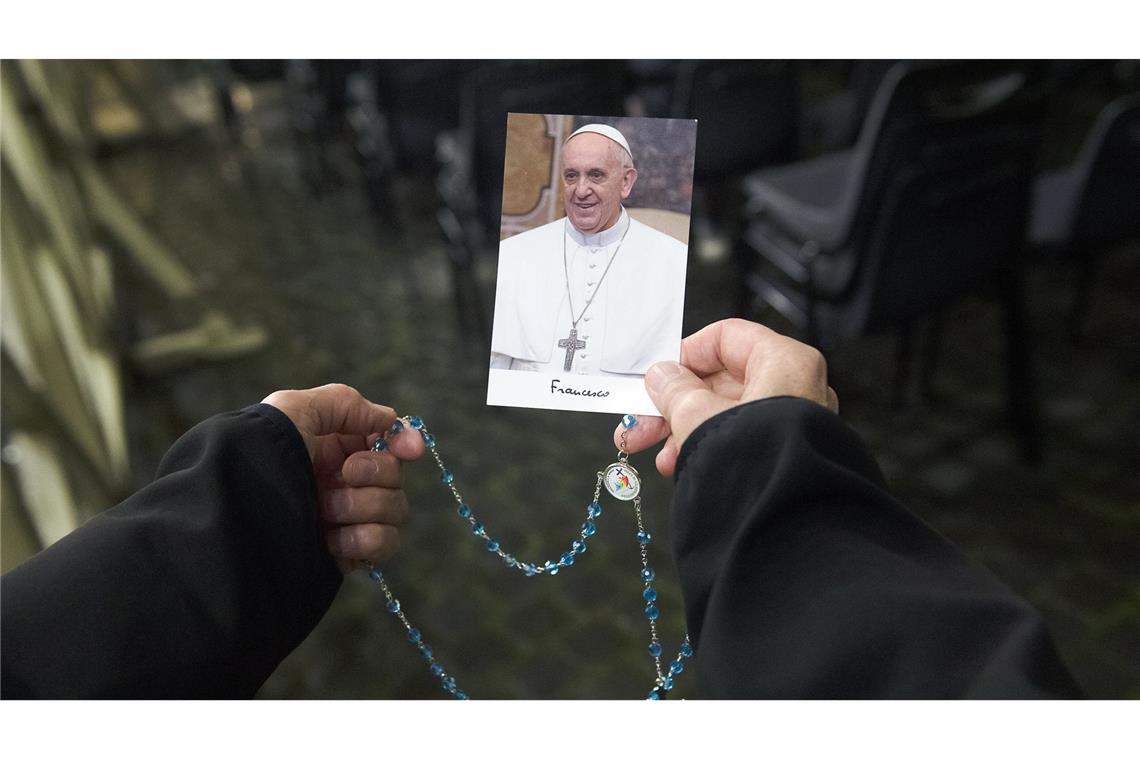 Papst will sich am Sonntag wieder öffentlich zeigen Der Papst will sich wieder öffentlich zeigen.