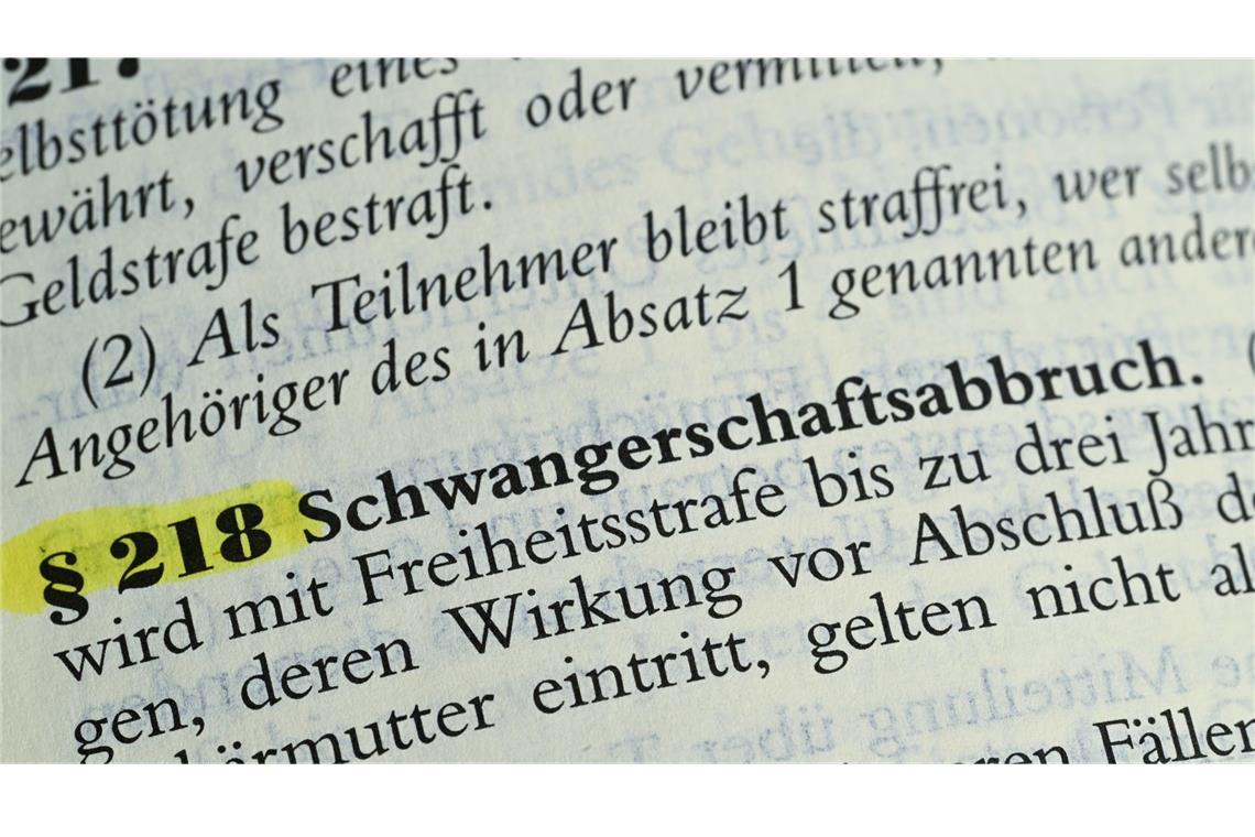 Ärztetag für Entschärfung von Abtreibungsregeln Der Paragraf 218 im Strafgesetzbuch regelt bislang die Strafbarkeit von Schwangerschaftsabbrüchen. (Symbolbild)