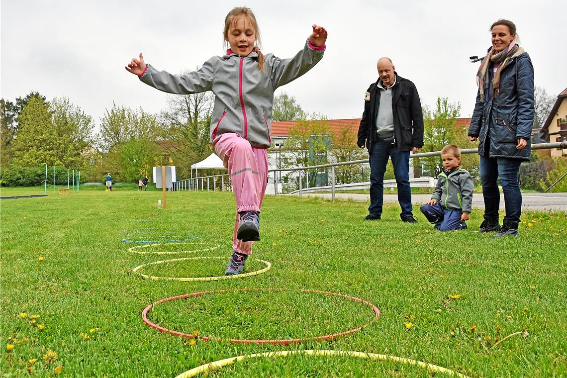 Freiheiten für Vereine hätten allen geholfen Der Parcours der TSG 1846 war für die Kinder ein Spaß und vor allem eine Hilfe, um den Mangel an Bewegung ein wenig auszugleichen. Solche Angebote hätte sich der Bewegungsneurowissenschaftler aus Auenwald mit Unterstützung der Behörden auch an vielen anderen Orten erhofft. Foto: T. Sellmaier