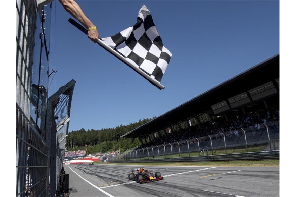 Sky kauft Formel-1-Rechte exklusiv - vier Rennen im Free-TV Der Pay-TV-Sender Sky hat sich die Medienrechte für die Formel 1 gesichert. Foto: Christian Bruna/POOL EPA/AP/dpa