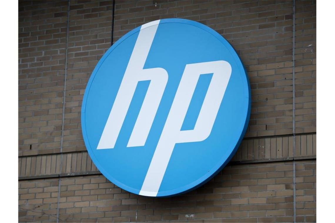 HP erleidet Gewinneinbruch Der PC- und Druckerhersteller HP hat im jüngsten Geschäftsquartal deutlich weniger verdient. Foto: Daniel Naupold/dpa