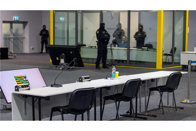 Der Platz des Angeklagten im Gerichtssaal ist in einem Glaskasten. (Archivbild)