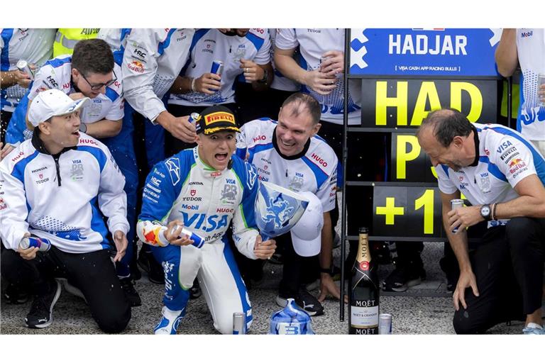 Der Pokal von Isack Hadjar geht zu Bruch.