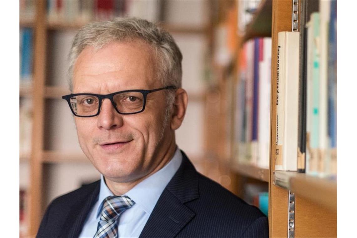 Wissenschaftler: Koalitionen im Südwesten können Signal sein Der Politologe Ulrich Eith. Foto: picture alliance / Patrick Seeger/dpa/Archivbild