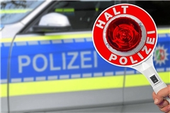 Der Polizei zufolge entstand bei dem Unfall ein Gesamtschaden von rund 13.000 Euro. Foto: Gerhard Seybert / Adobe Stock