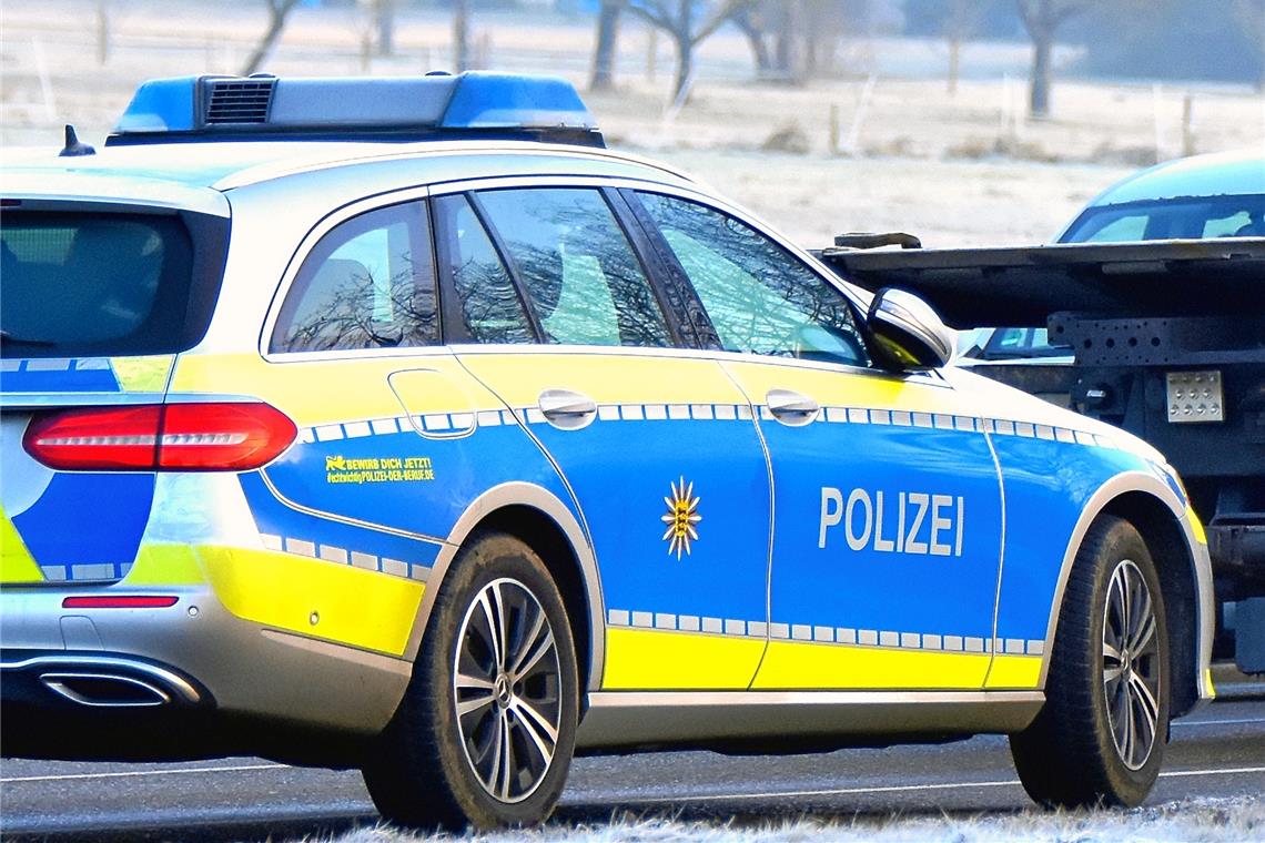 Hoher Schaden nach Unfall auf der B14 Der Polizei zufolge entstand bei dem Unfall ein Sachschaden in Höhe von zirka 16.000 Euro. Symbolbild: Tobias Sellmaier