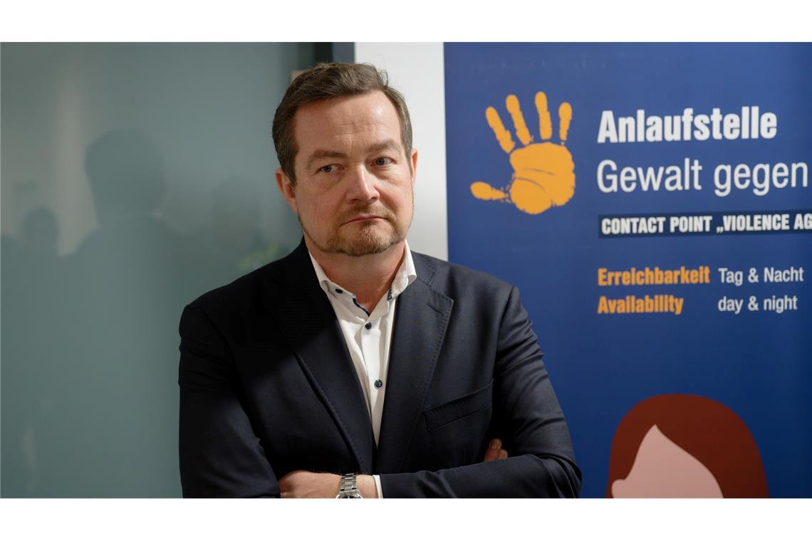 Der Polizeibeauftragte des Bundes, Uli Grötsch, hat die Dienststelle der Bundespolizei am Kölner Hauptbahnhof vor einigen Tagen erstmals besucht.