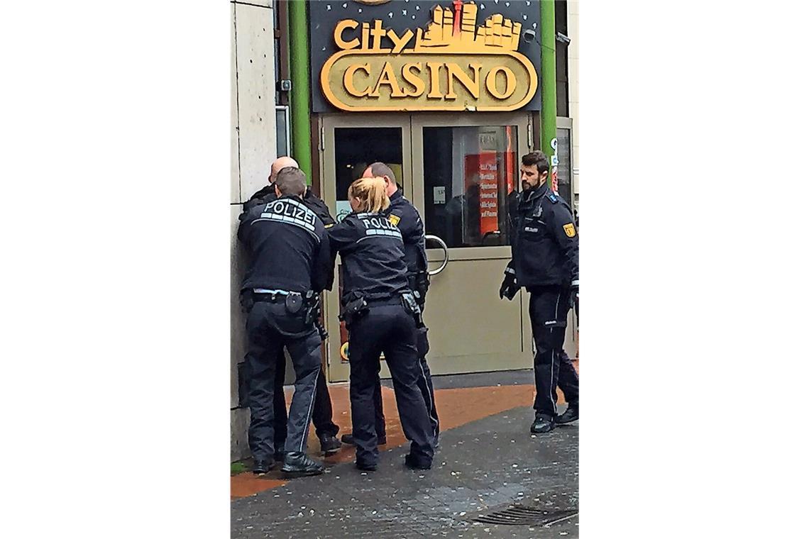 „Ohr-Abbeißer“ lässt Sitz in Beirat ruhen Der Polizeieinsatz gegen den „Ohr-Abbeißer“ im Jahr 2016
