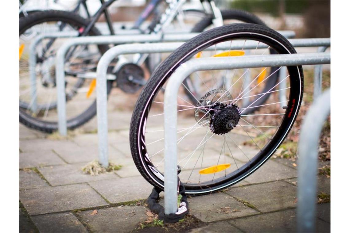 Der Polizeilichen Kriminalstatistik zufolge wurden im vergangenen Jahr bundesweit 271.500 Fahrräder gestohlen, die Aufklärungsquote lag bei 9,2 Prozent. Foto: Martin Gerten/dpa