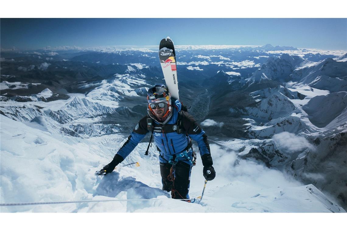Ohne Sauerstoff und Seile – Skiabfahrt vom Everest gemeldet Der polnische Bergskifahrer Andrzej Bargiel am Mount Everest in Nepal vor seiner Abfahrt.