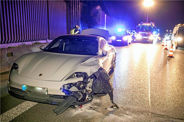 Der Porsche war nach der Kollision nicht mehr fahrbereit. Foto: 7aktuell.de/Simon Adomat