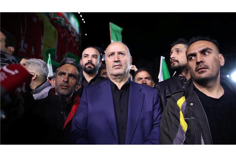 Der Präsident des iranischen Fußballverbandes (Mitte) hat es nicht zum FIFA-Kongress in Vancouver geschafft.