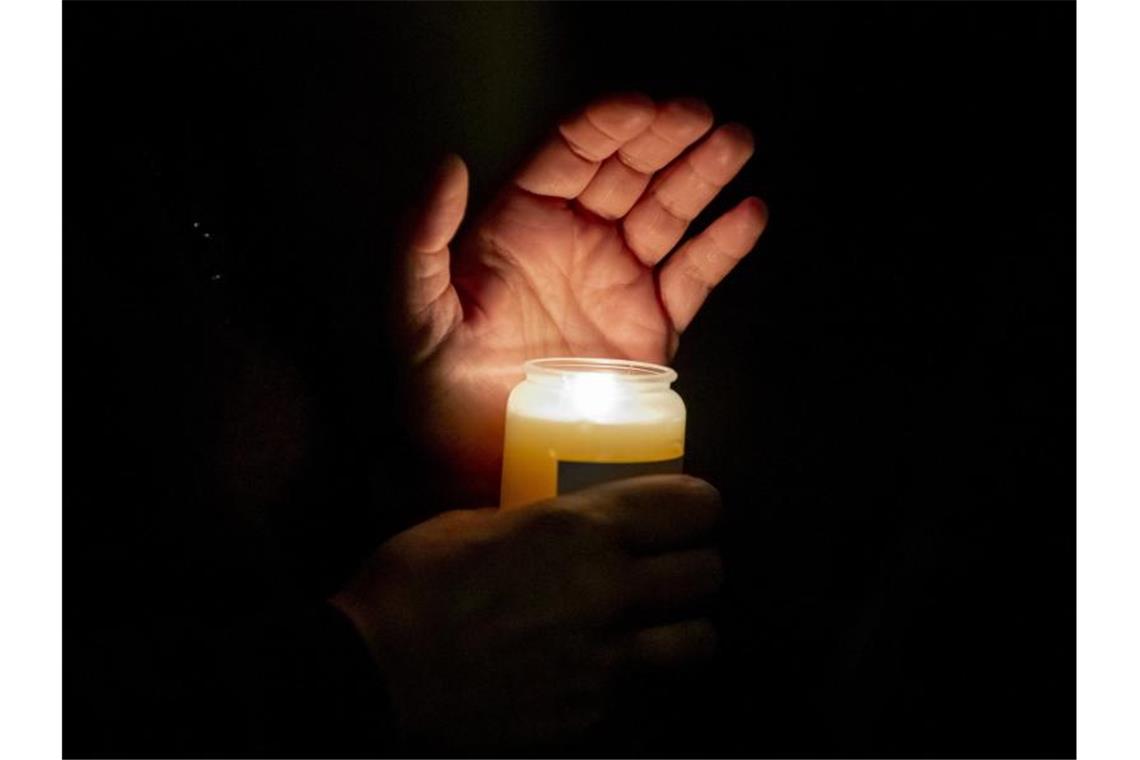 Der Präsident des Zentralrats der Juden erhob schwere Vorwürfe gegen die Polizei. „Dass die Synagoge in Halle an einem Feiertag wie Jom Kippur nicht durch die Polizei geschützt war, ist skandalös“, sagt er. Foto: Christoph Soeder/dpa