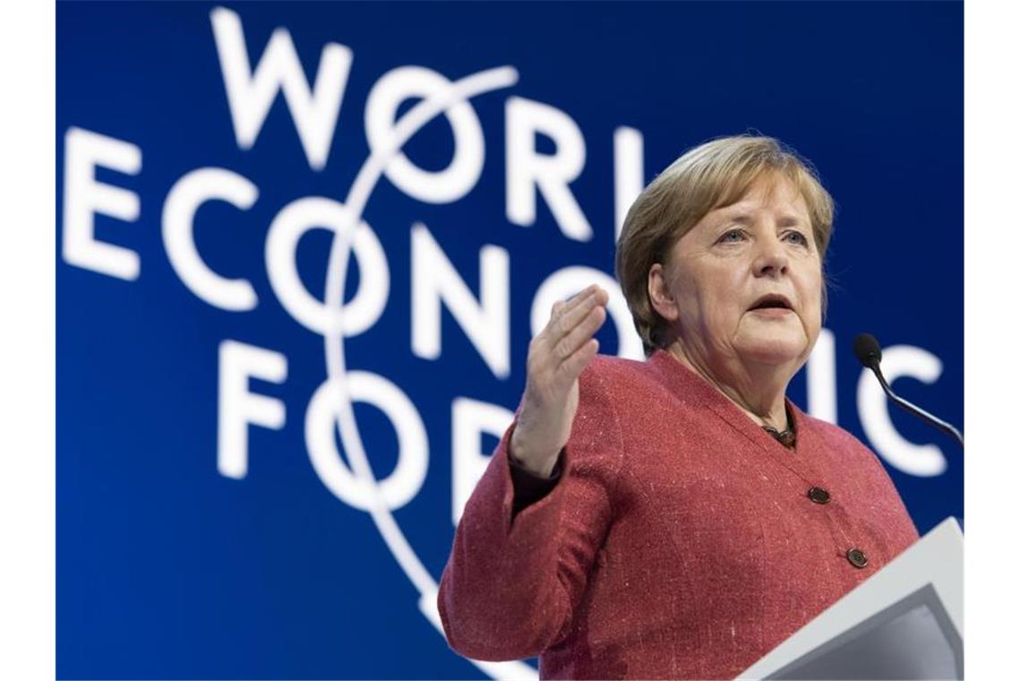 Merkel beklagt „Unversöhnlichkeit“ beim Thema Klimawandel „Der Preis des Nichthandelns ist viel höher als der Preis des Handelns.“: Bundeskanzlerin Angela Merkel spricht beim Weltwirtschaftsforum in Davos. Foto: Gian Ehrenzeller/KEYSTONE/dpa