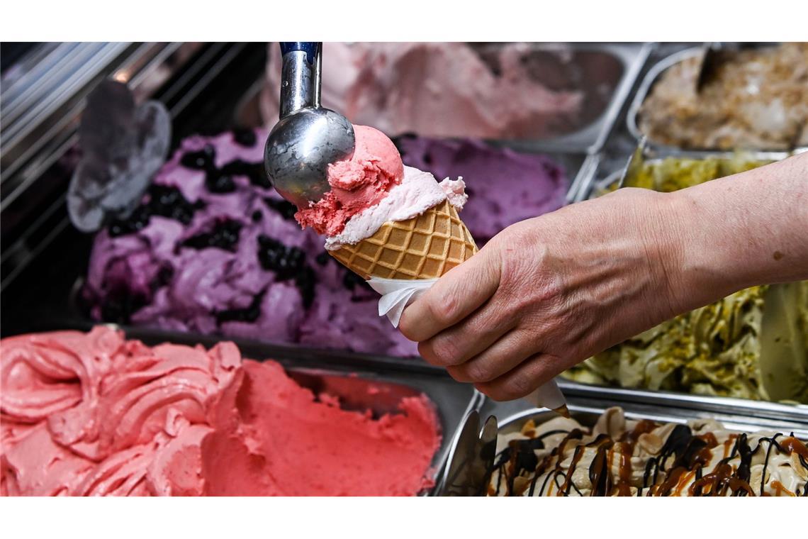 Der Preis für eine Kugel Eis ist in Baden-Württemberg teilweise teurer geworden (Symbolbild).