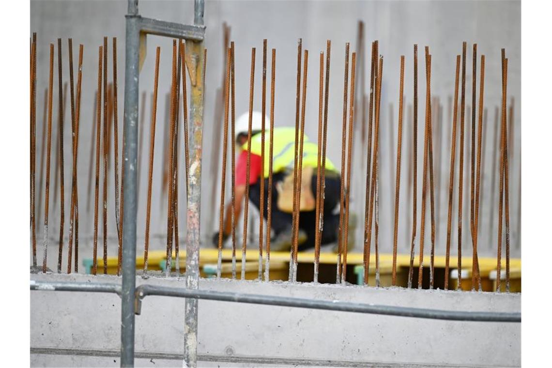 Der Preis für Holz und Metalle ist gestiegen. Symbolbild. Foto: Patrick Seeger/dpa/dpa-tmn