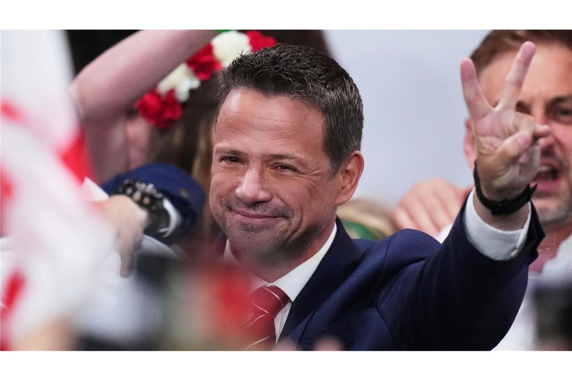 Polens Regierungschef Tusk will Vertrauensfrage stellen Der proeuropäische Kandidat Trzaskowski ist für viele Wähler in katholisch geprägten ländlichen Regionen ein rotes Tuch.