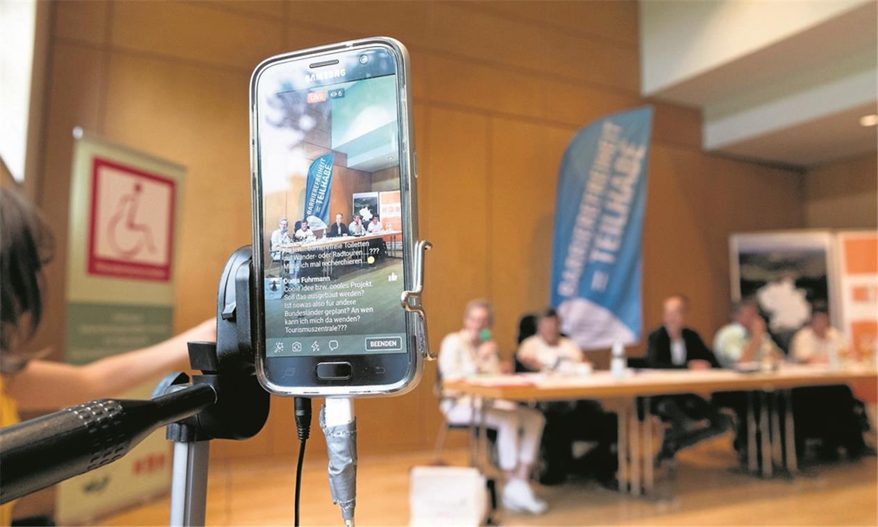 Raus in die Natur – auch mit Handicap Der Projektauftakt und die Podiumsrunde in der Murrhardter Festhalle können live im Netz mitverfolgt werden – auch eine mögliche Form von Teilhabe.