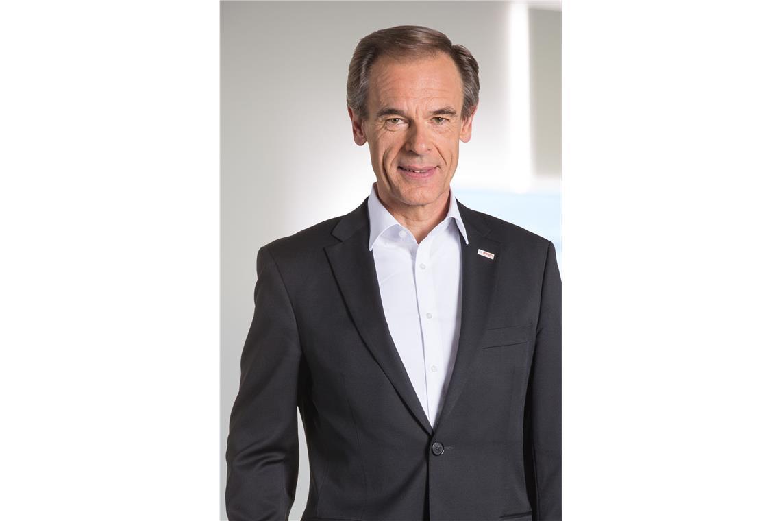 Der promovierte Physiker Volkmar Denner will wissenschaftliche Forschung konsequent in technische Entwicklungen einfließen lassen. Denner steht ab 2012 an der Spitze des Unternehmens und baut den Bereich der Sensortechnologie aus. Bosch wird immer digitaler, die neuen Schlagworte lauten „Künstliche Intelligenz“ und „Internet der Dinge“.